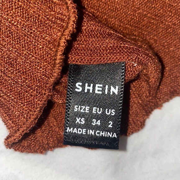 Color-Block Ruffled Halter Top Set - Picture 7 of 7